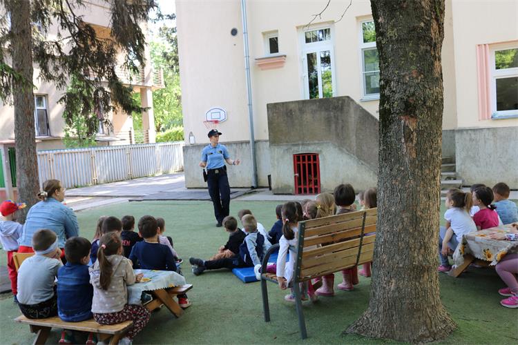 Slika /2022/1PREVENCIJA/Sigurnost u pormetu-Vrtići Podcentra Osijek 6 mj/IMG_6521.JPG